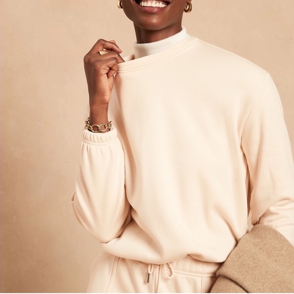 Banana Republic Tops - NWT BANANA REPUBLIC LUXURIOUS VELOUR LINED FLEECE TOP